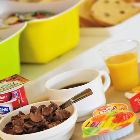 巴黎戴高乐机场北2号宜必思快捷酒店 酒店 2*